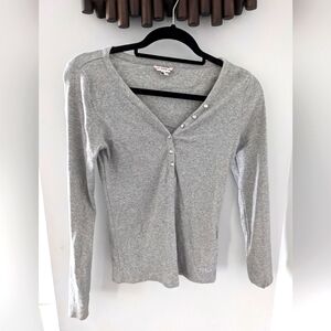 Guess Women's grey long sleeve V-neck  top - Size US M
